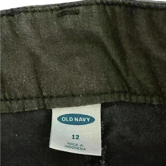 Old Navy Gray 4 button shorts Women’s Size 12 with 4 inch inseam Fit like 10 - Picture 4 of 6